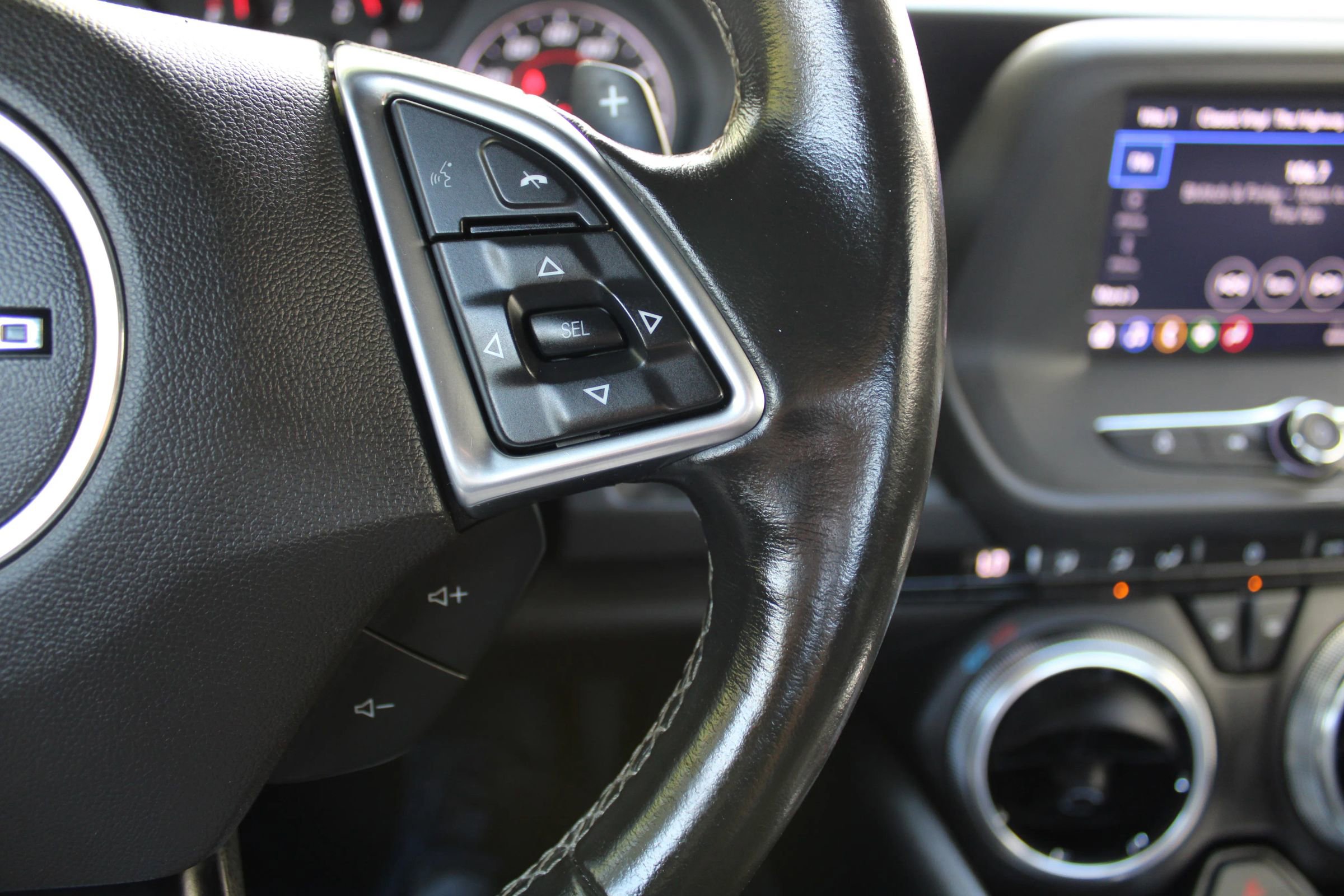 Used 2022 Chevrolet Camaro LT RWD image 11