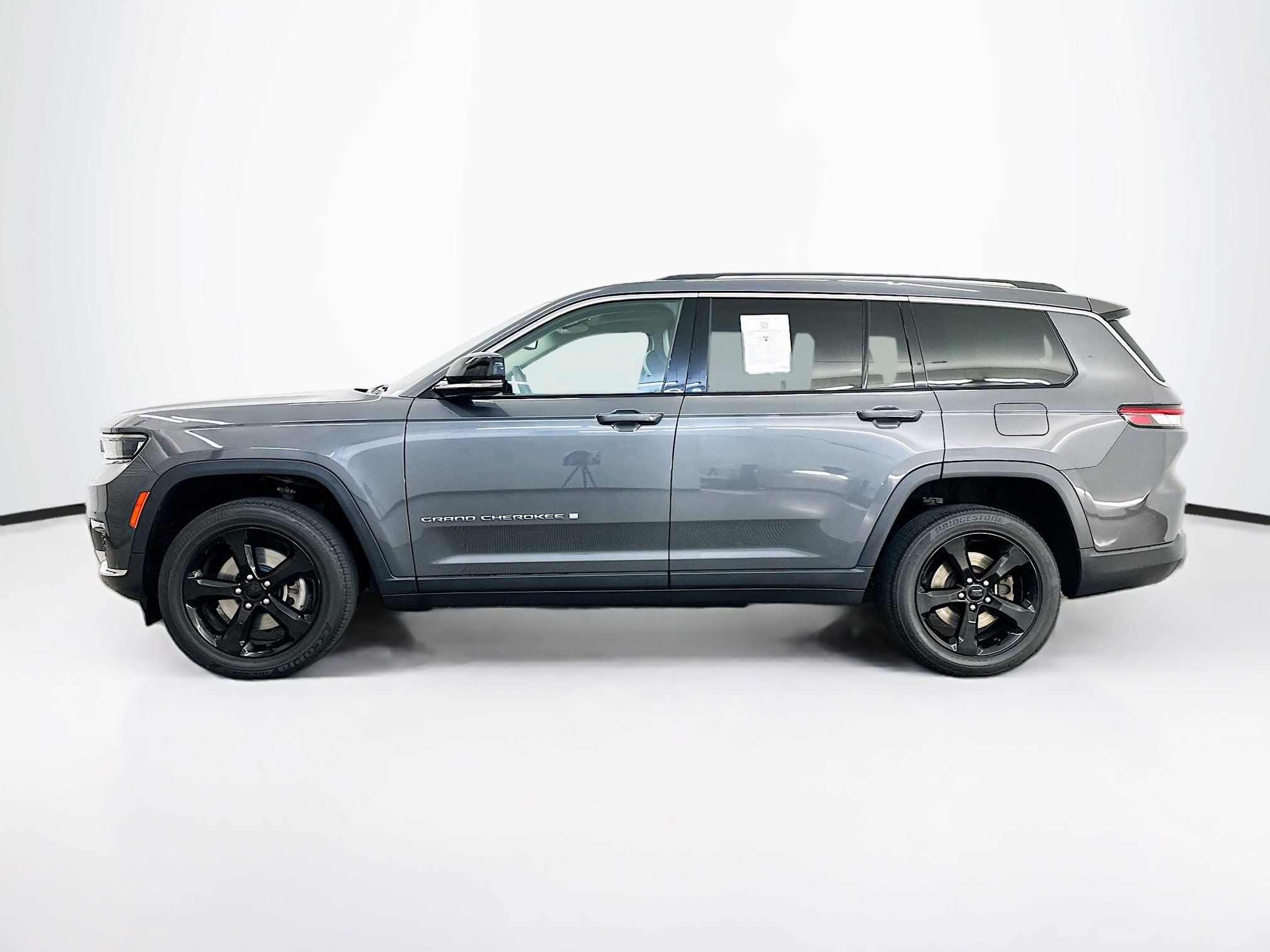 Used 2023 Jeep Grand Cherokee L Limited AWD/4WD image 4