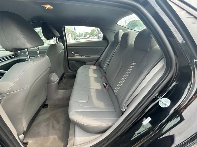 Used 2023 Hyundai Elantra SEL w/ Convenience Package image 13