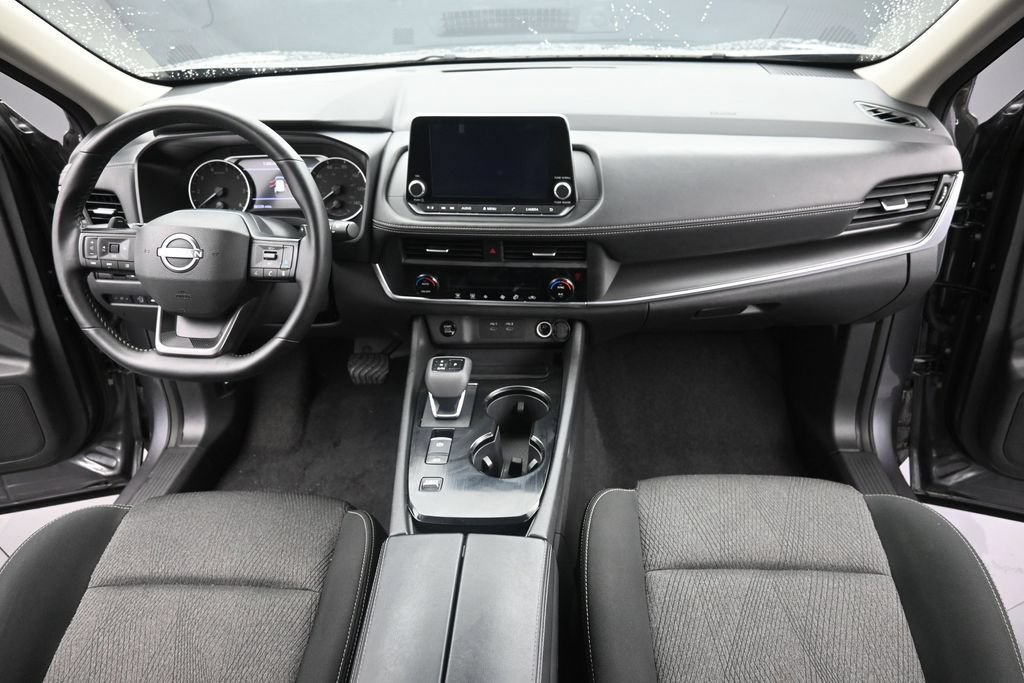 Used 2025 Nissan Rogue SV FWD image 12