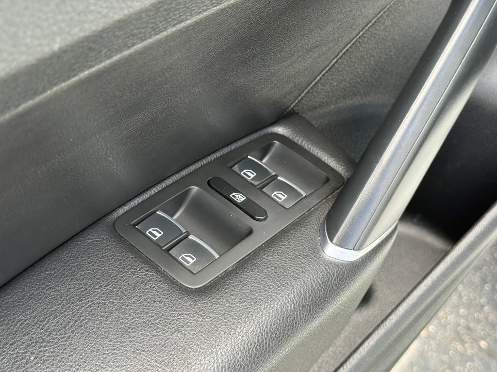 Used 2017 Volkswagen Passat 1.8T SE FWD image 11