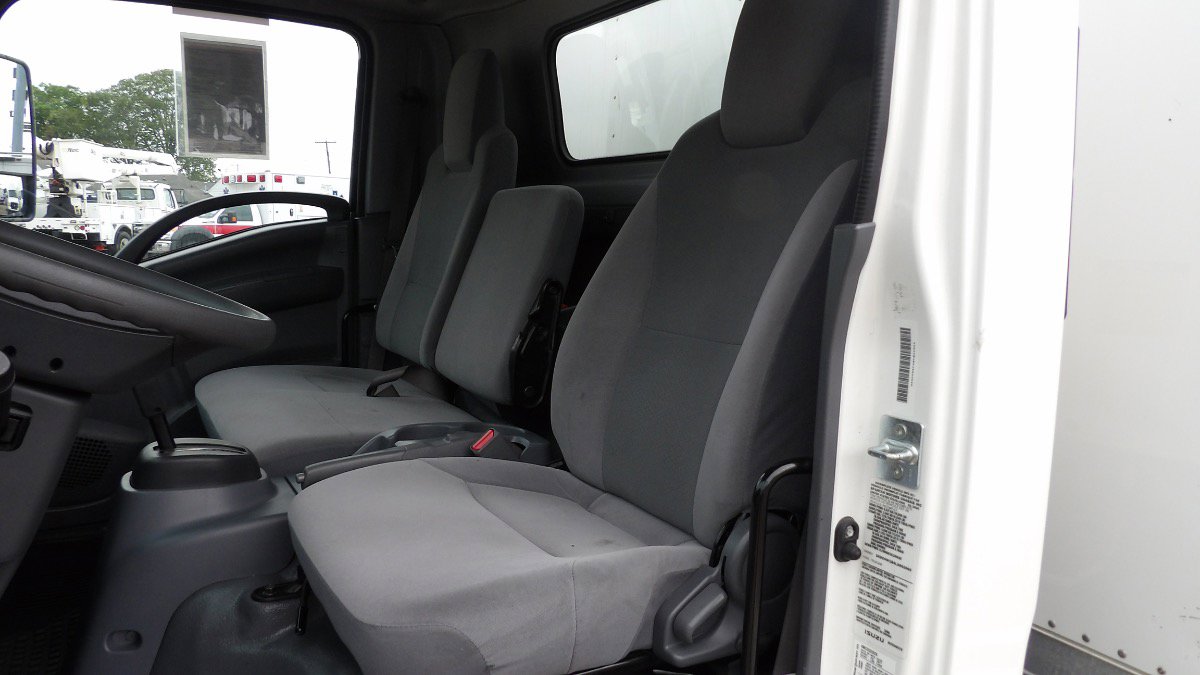 Used 2020 Isuzu NPR RWD image 7