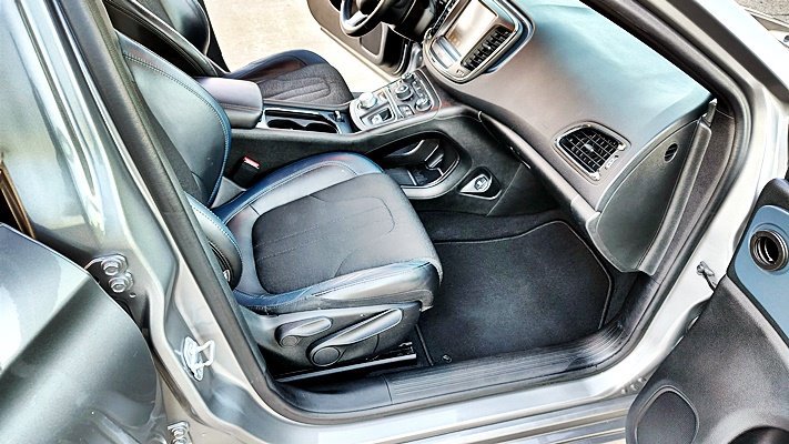 Used 2016 Chrysler 200 S image 15