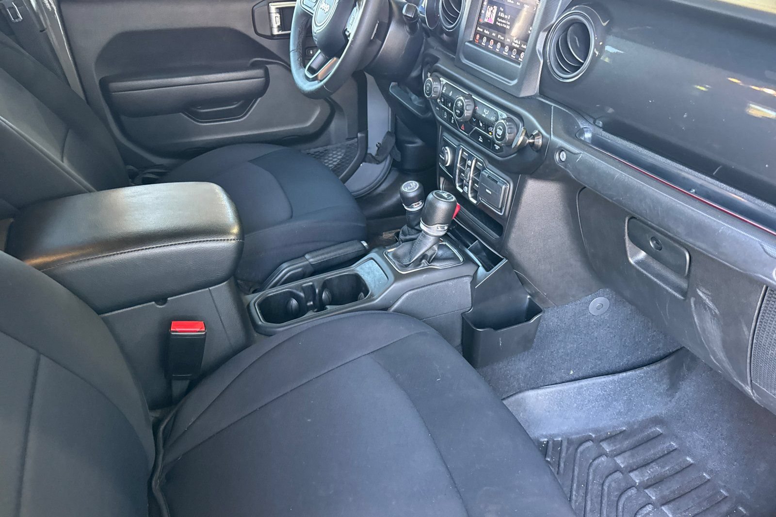 Used 2022 Jeep Gladiator Sport AWD/4WD image 14