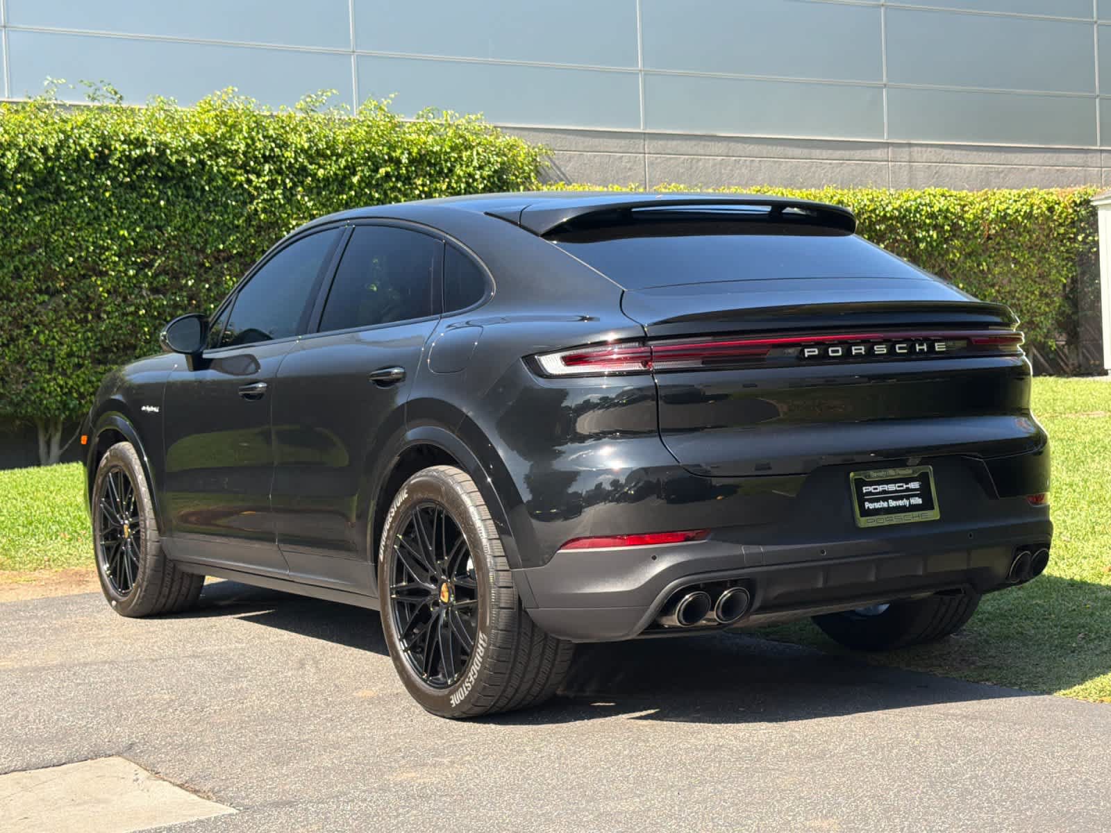 Used 2024 Porsche Cayenne Coupe AWD/4WD image 3