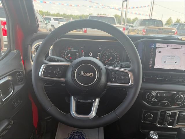 Used 2025 Jeep Wrangler Unlimited Sahara AWD/4WD image 15