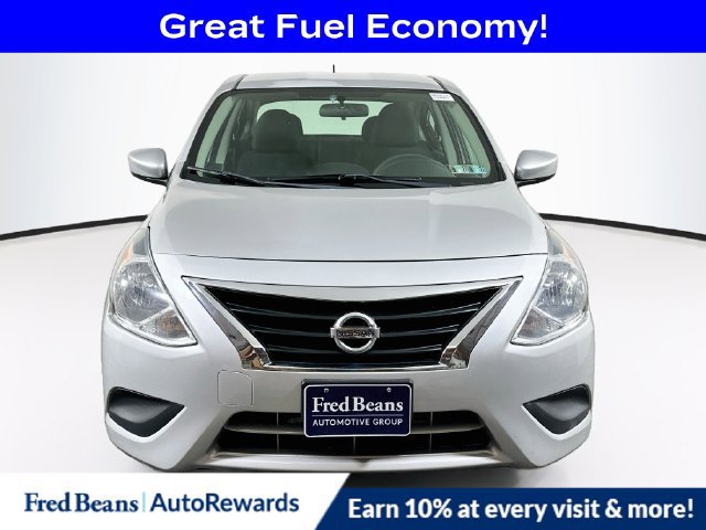 Used 2018 Nissan Versa SV FWD image 2