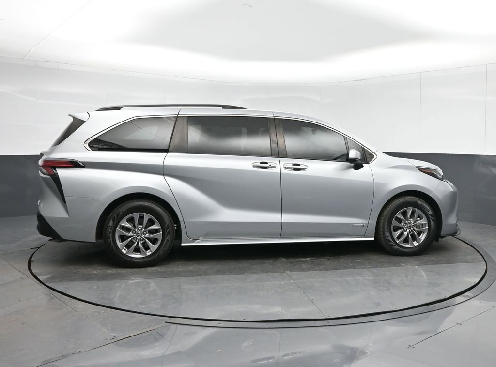 Used 2021 Toyota Sienna XLE w/ XLE Plus Package image 8