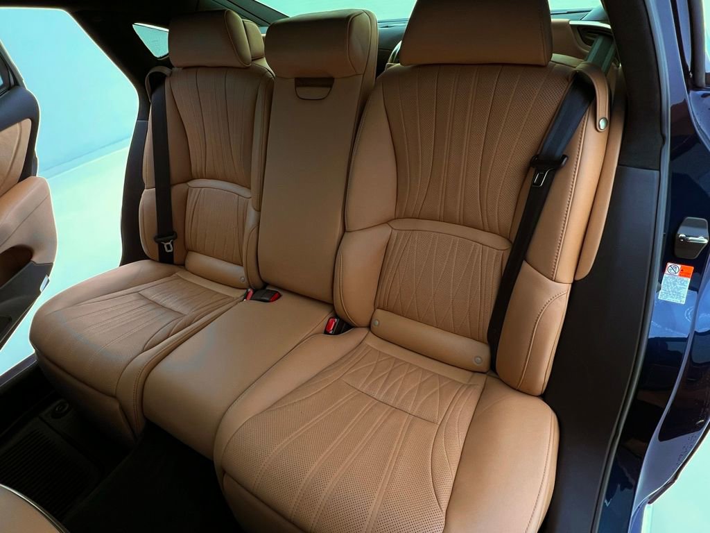 Used 2023 Lexus LS 500 AWD w/ Luxury Package image 21