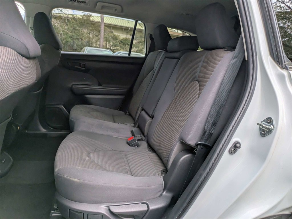 Used 2022 Toyota Highlander LE image 14