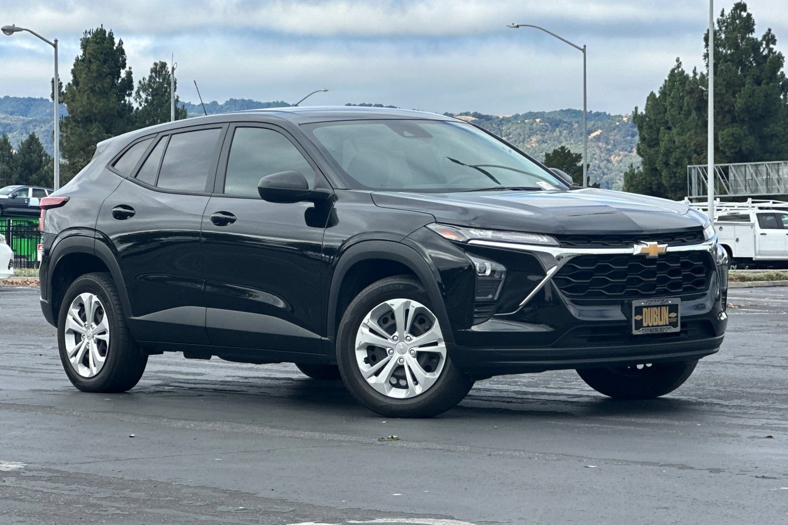 Used 2024 Chevrolet Trax LS FWD image 2