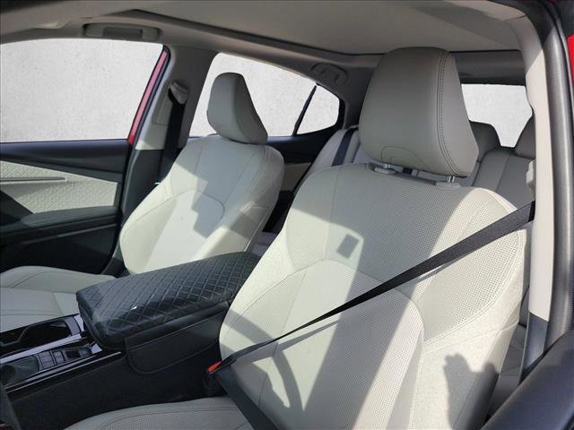 Used 2025 Toyota Camry XLE w/ Premium Plus Package image 13