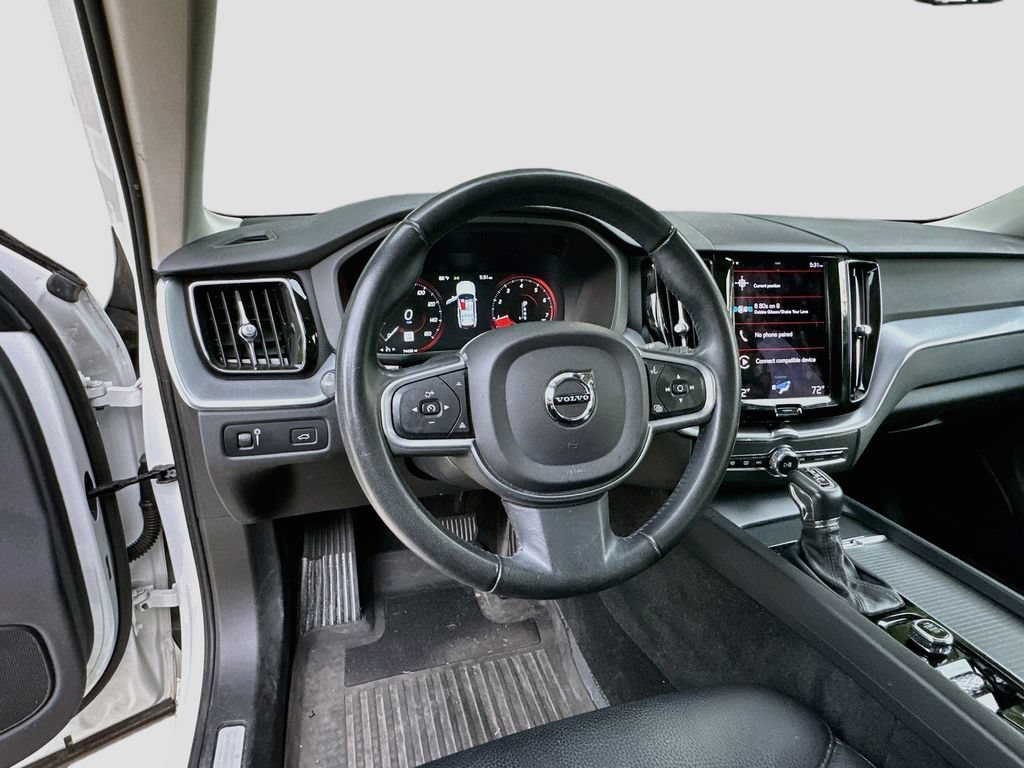Used 2021 Volvo XC60 T5 Momentum w/ Protection Package Premier FWD image 11