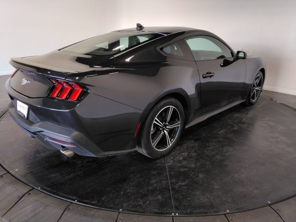 Used 2024 Ford Mustang Premium image 4