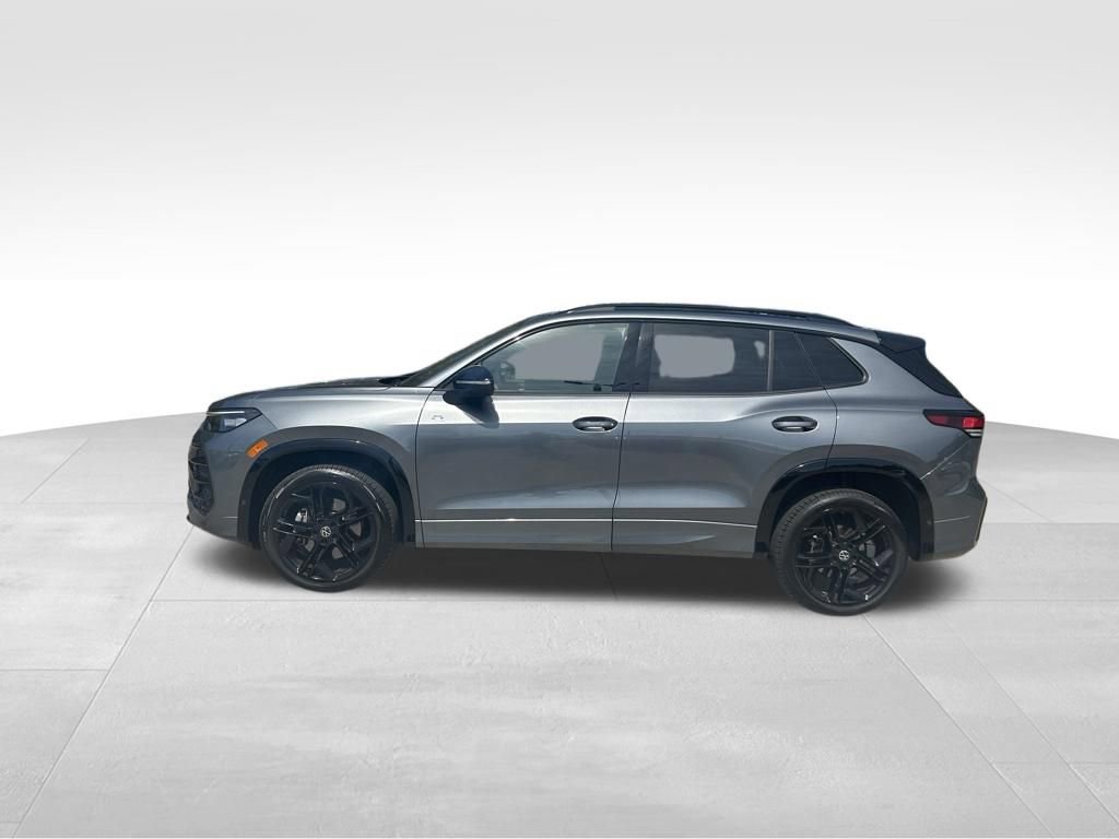 Certified 2025 Volkswagen Tiguan SE R-Line AWD/4WD image 2