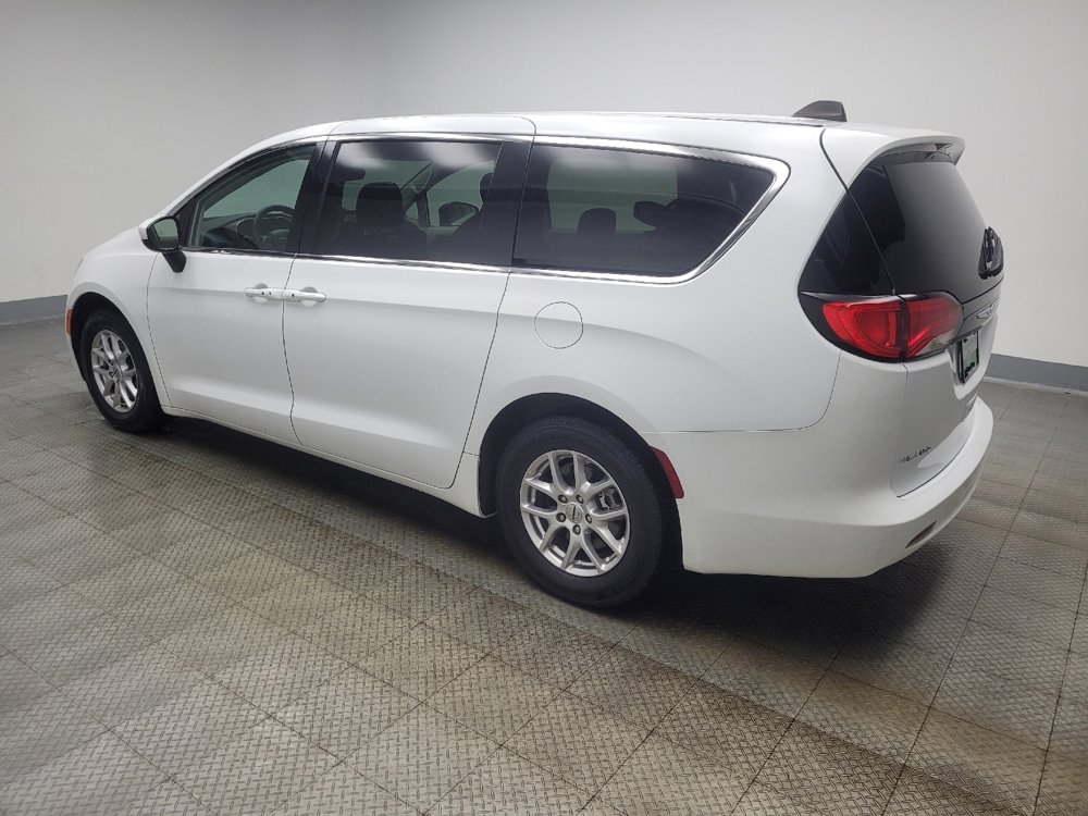 Used 2023 Chrysler Voyager LX image 3