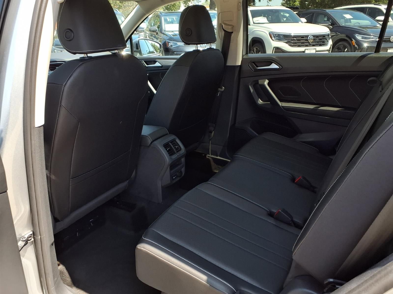 Certified 2023 Volkswagen Tiguan SE w/ Panoramic Sunroof Package FWD image 19