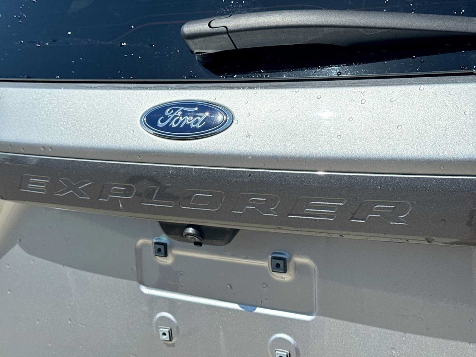 Used 2022 Ford Explorer XLT w/ Equipment Group 202A AWD/4WD image 12