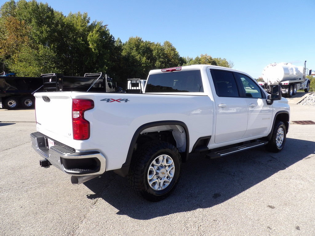 Used 2025 Chevrolet Silverado 3500 LT w/ Safety Package AWD/4WD image 8