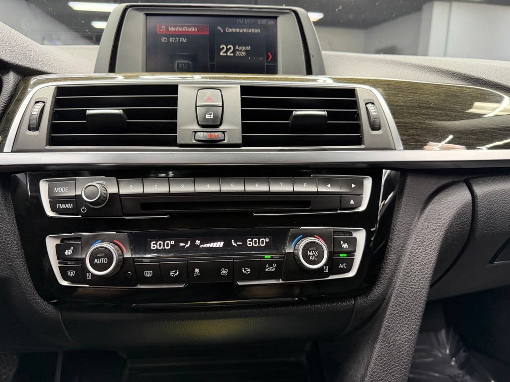 Used 2018 BMW 320i Sedan RWD image 24