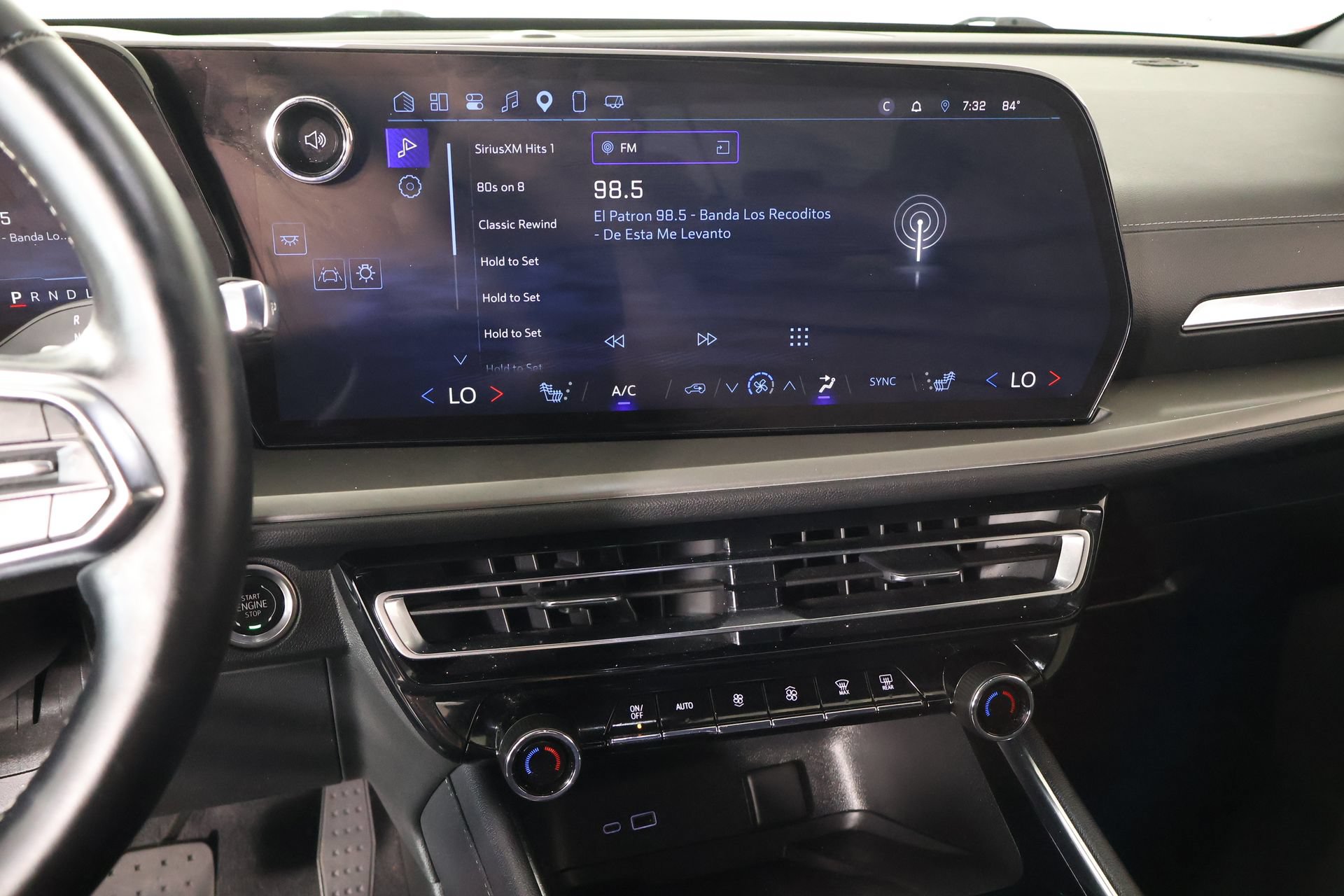Used 2025 Chevrolet Traverse LT FWD image 5