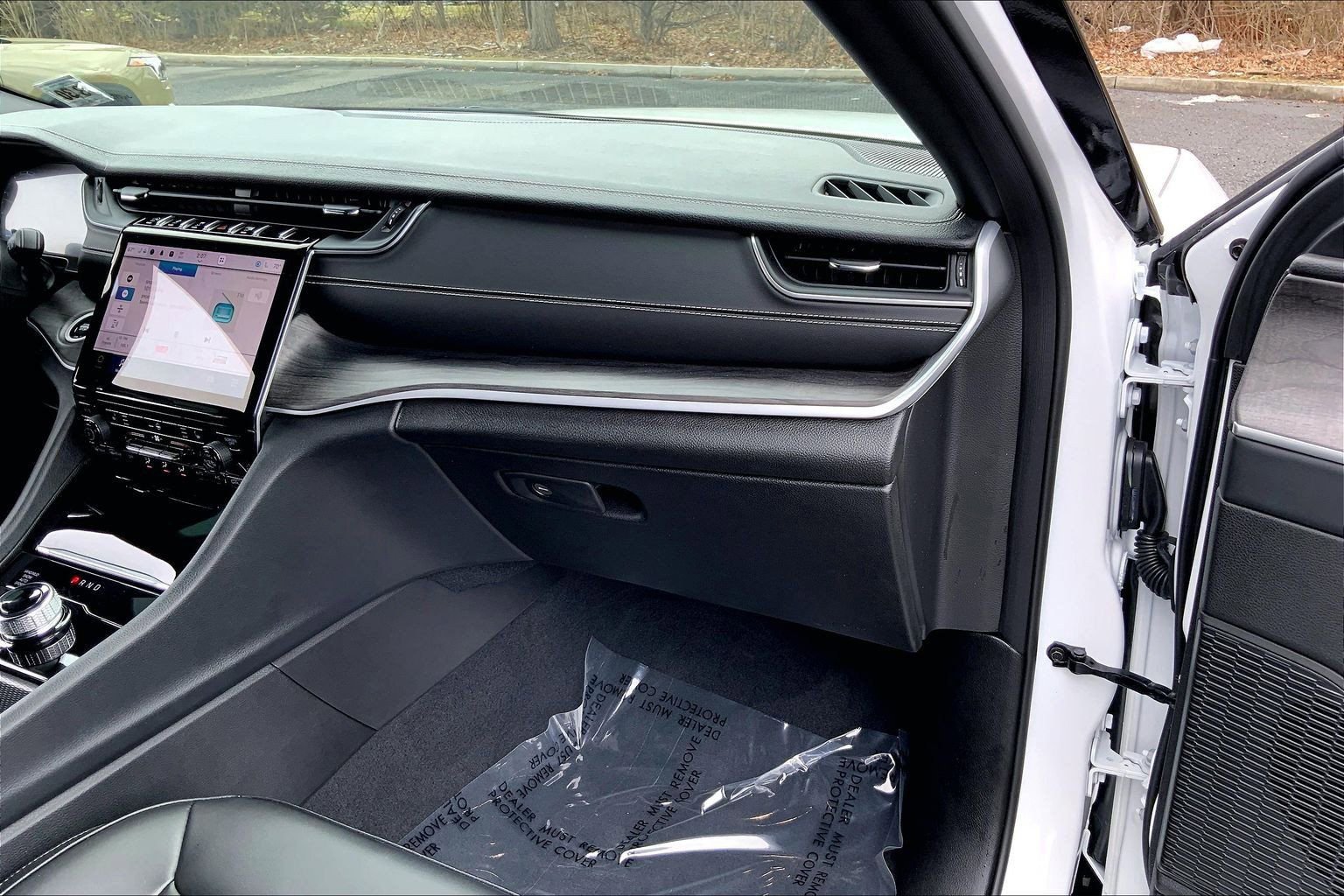 Used 2025 Jeep Grand Cherokee Limited w/ Black Appearance Package image 18