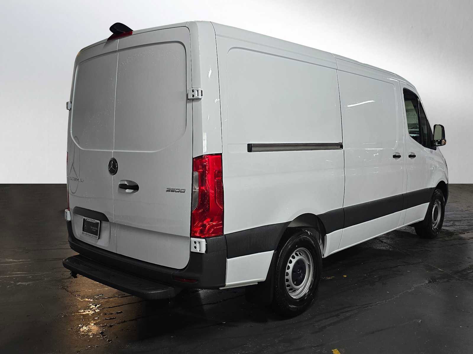 Used 2025 Mercedes-Benz Sprinter 2500 image 3