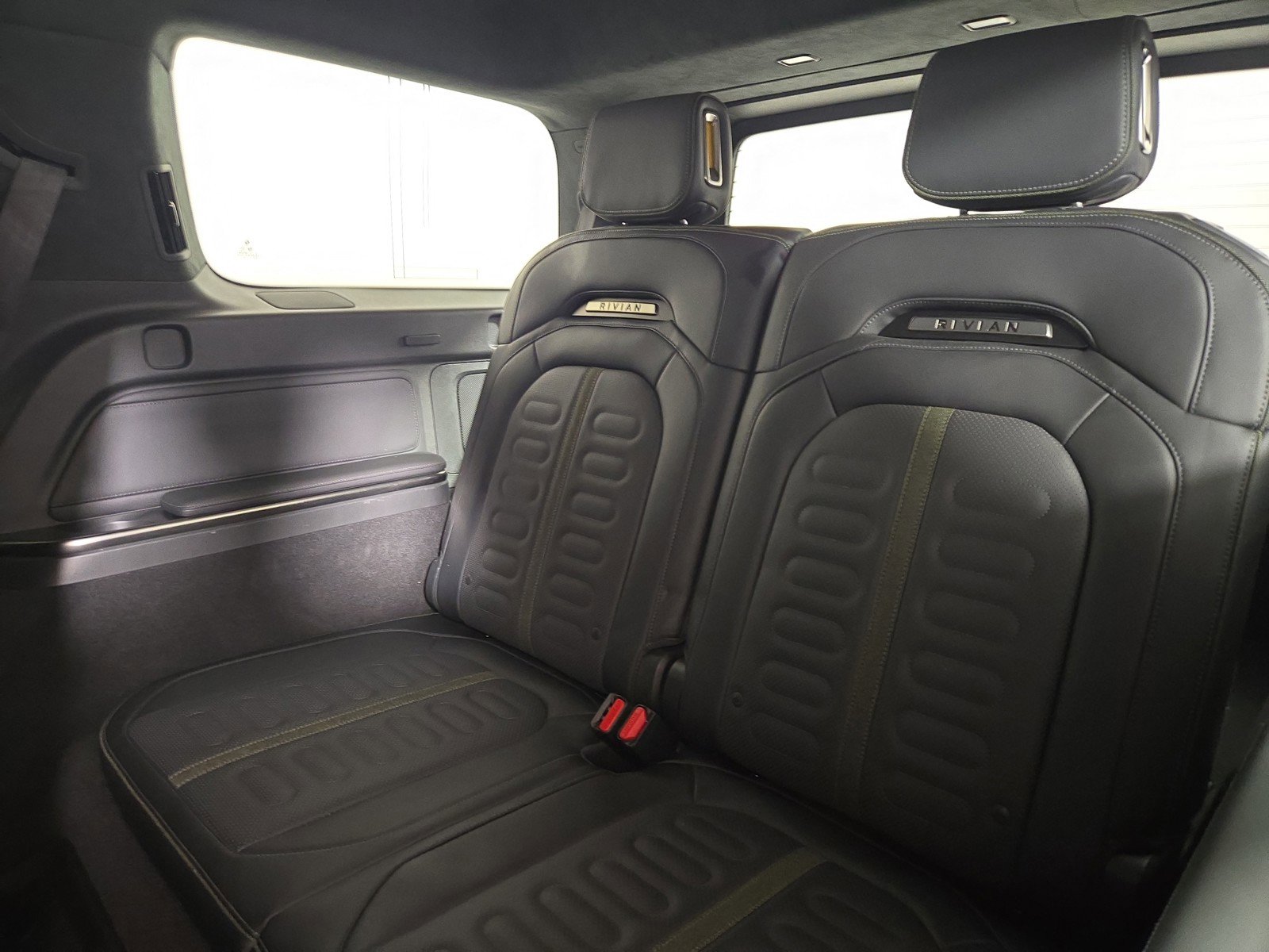Used 2024 Rivian R1S Adventure AWD/4WD image 22