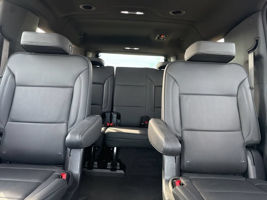 Used 2025 GMC Yukon XL Denali AWD/4WD image 42