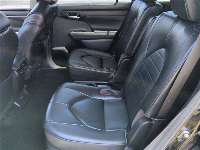Used 2023 Toyota Highlander XLE FWD image 27