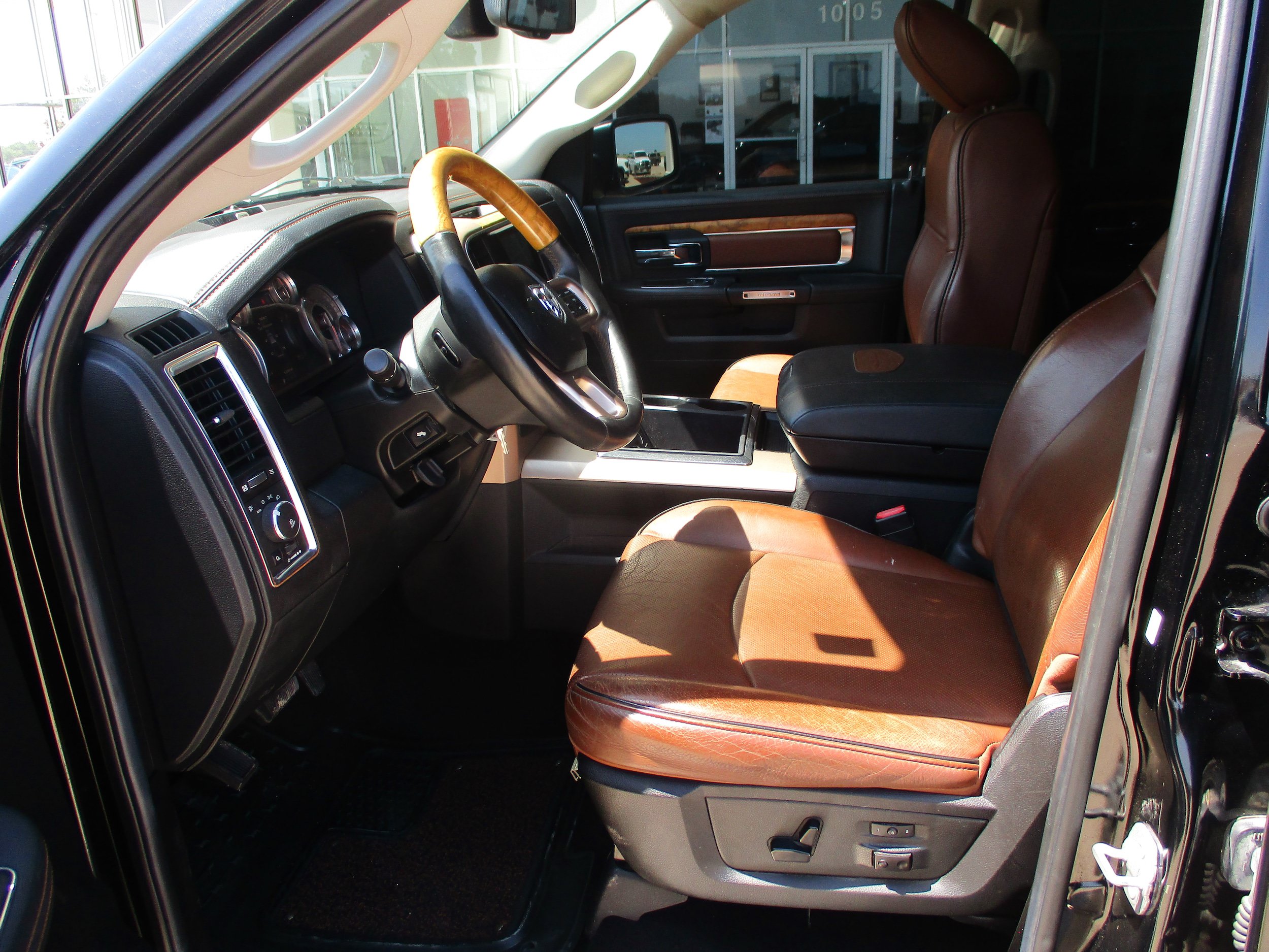 Used 2014 RAM 1500 Laramie Longhorn RWD image 4