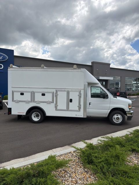 New 2027 Ford E-350 and Econoline 350 Super Duty w/ Power Equipment Group RWD image 2