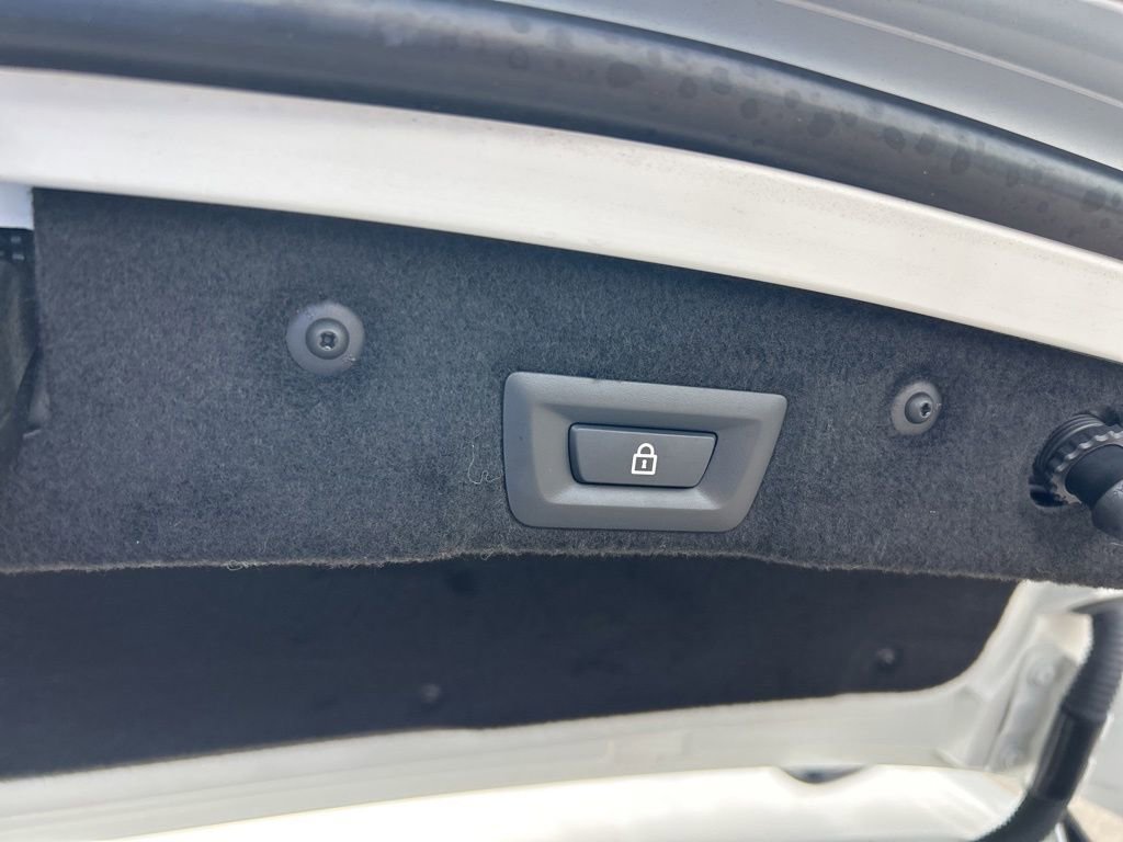 Used 2016 BMW M6 Convertible image 29