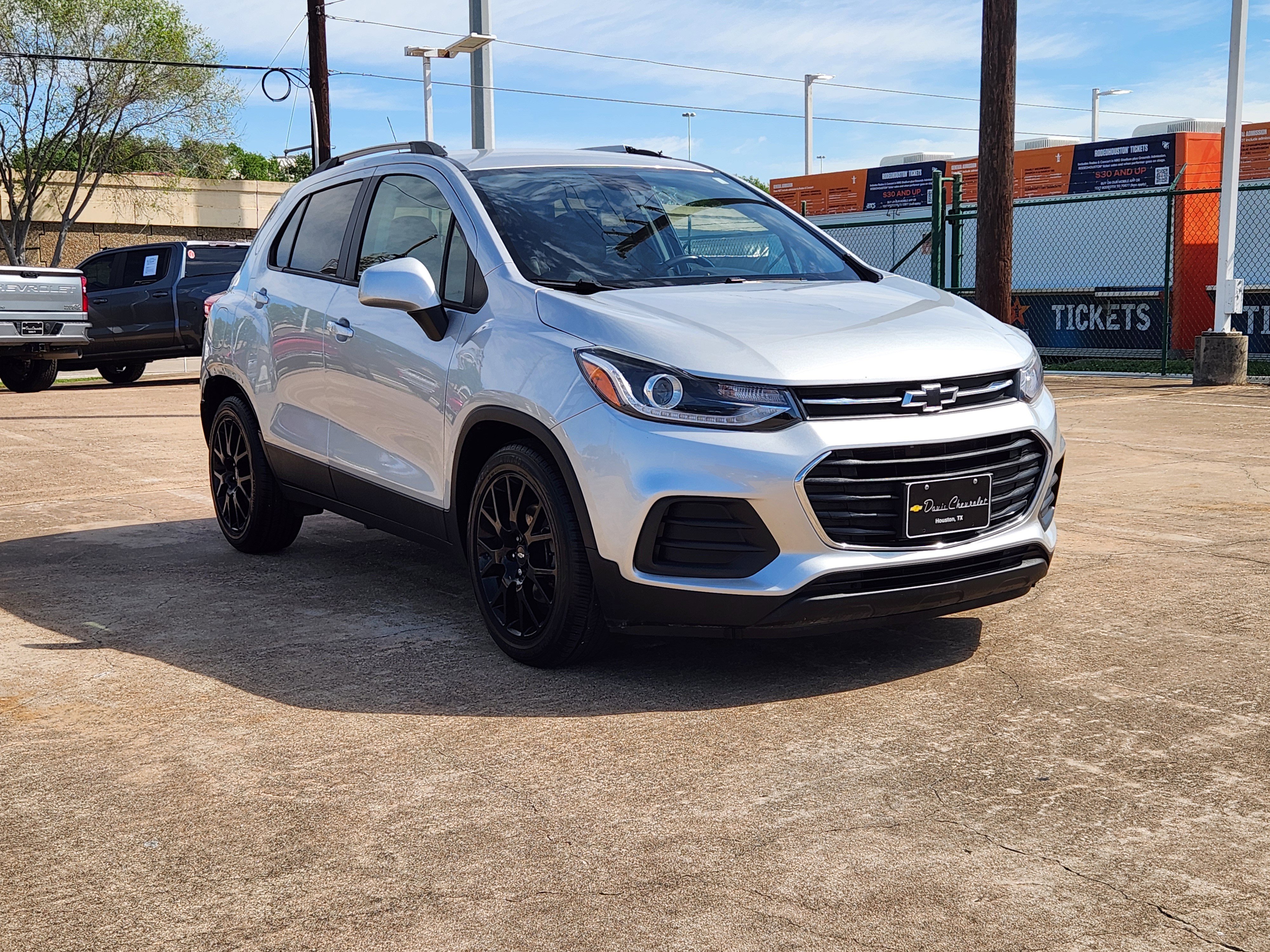Used 2022 Chevrolet Trax LT w/ Sport Edition image 4