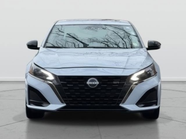 Used 2025 Nissan Altima 2.5 SR w/ SR Premium Package image 2