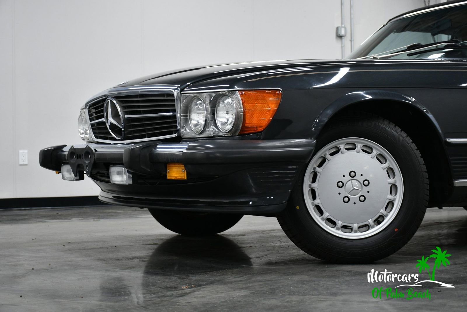 Used 1989 Mercedes-Benz 560 SL image 4