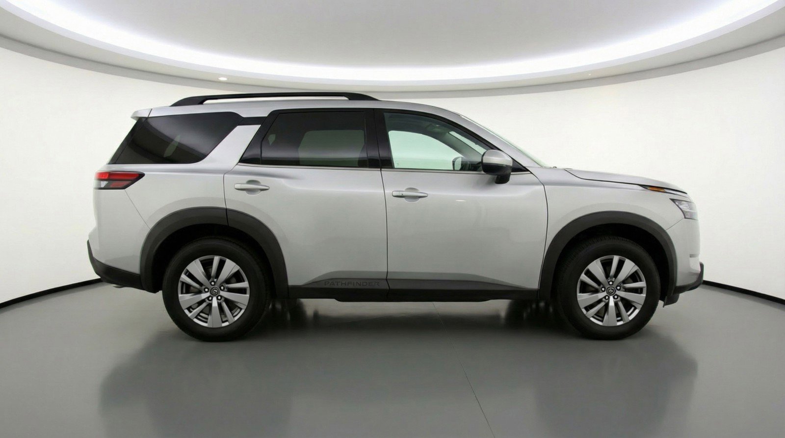 Used 2025 Nissan Pathfinder SV image 11