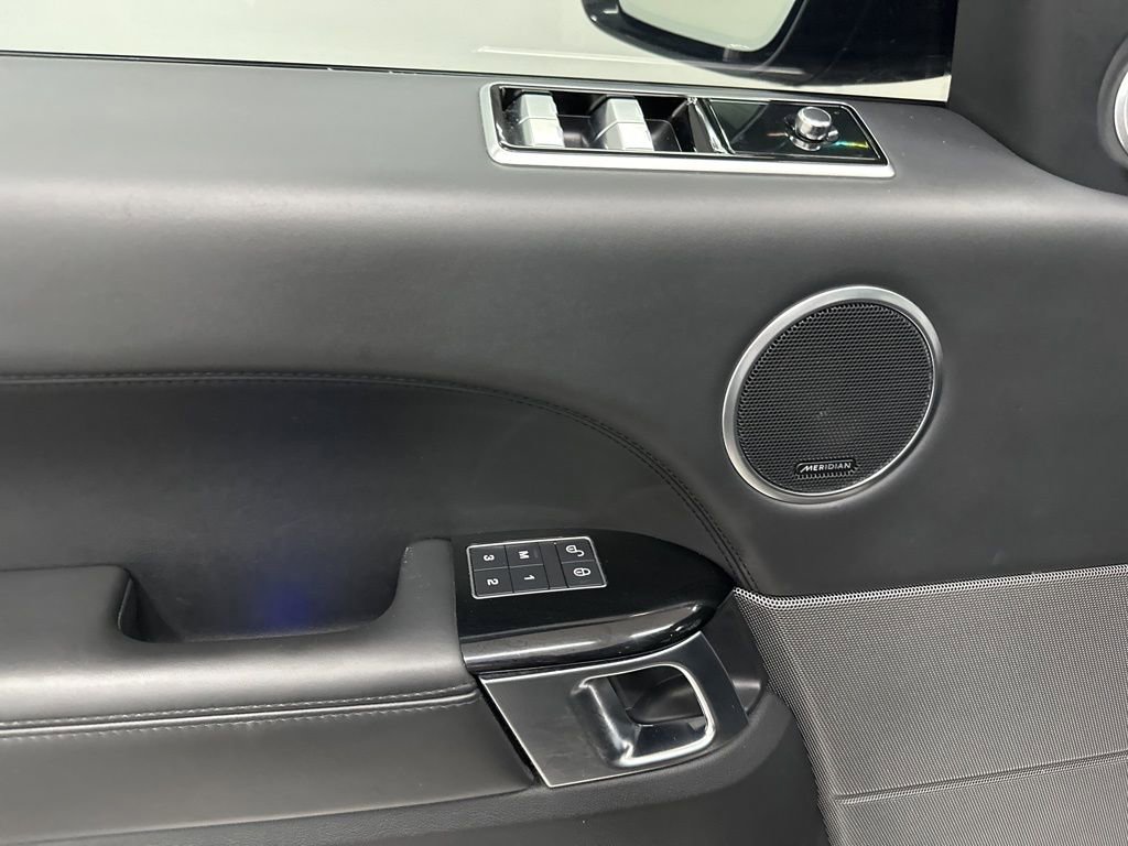 Used 2020 Land Rover Range Rover Sport HST image 11