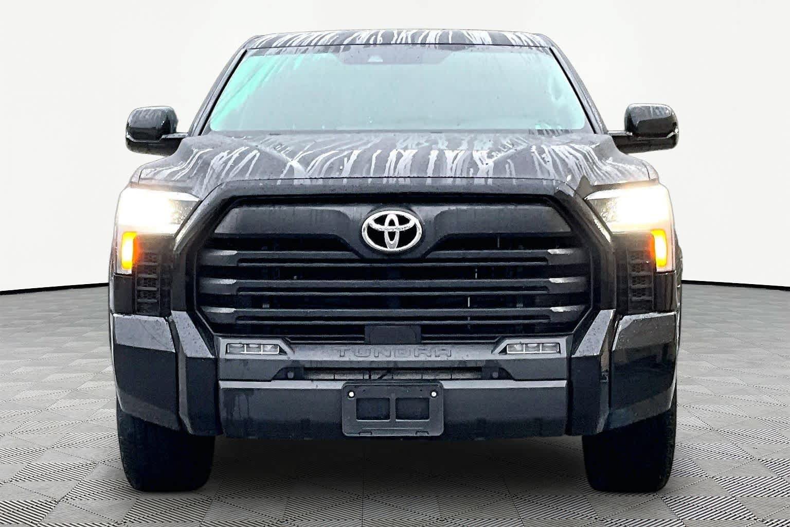 Used 2023 Toyota Tundra SR5 w/ SR5 Convenience Package AWD/4WD image 4