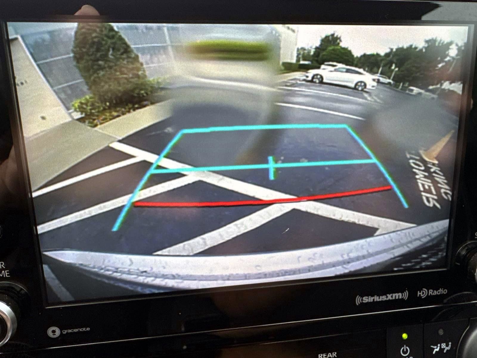 Used 2021 Toyota Highlander LE image 29