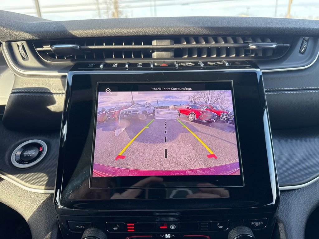 Used 2025 Jeep Grand Cherokee Altitude image 24