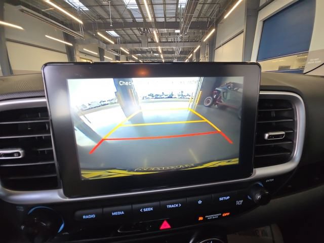 Used 2020 Hyundai Venue SE FWD image 16