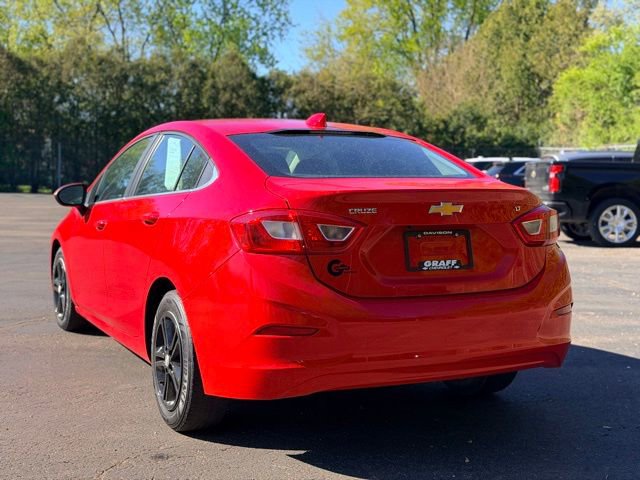 Used 2017 Chevrolet Cruze LT w/ Convenience Package FWD image 4