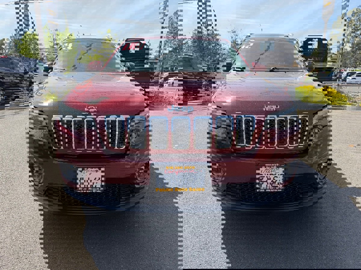 Used 2019 Jeep Cherokee Latitude w/ Popular Appearance Group image 2