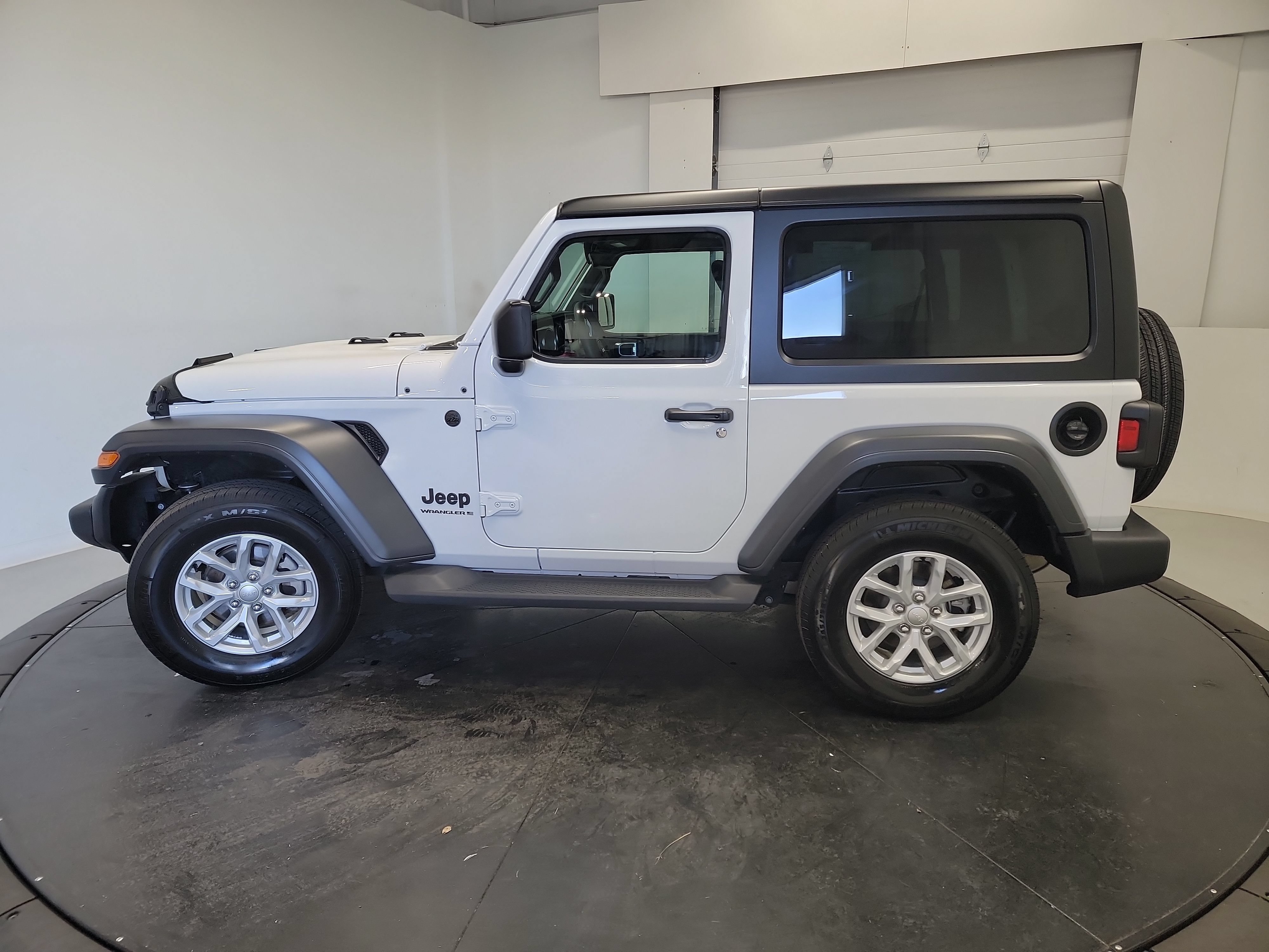 Used 2023 Jeep Wrangler Sport AWD/4WD image 4