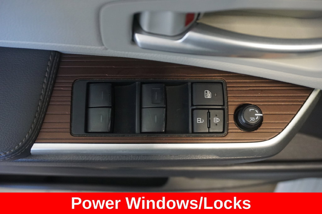 Used 2024 Toyota Sienna XLE FWD image 5