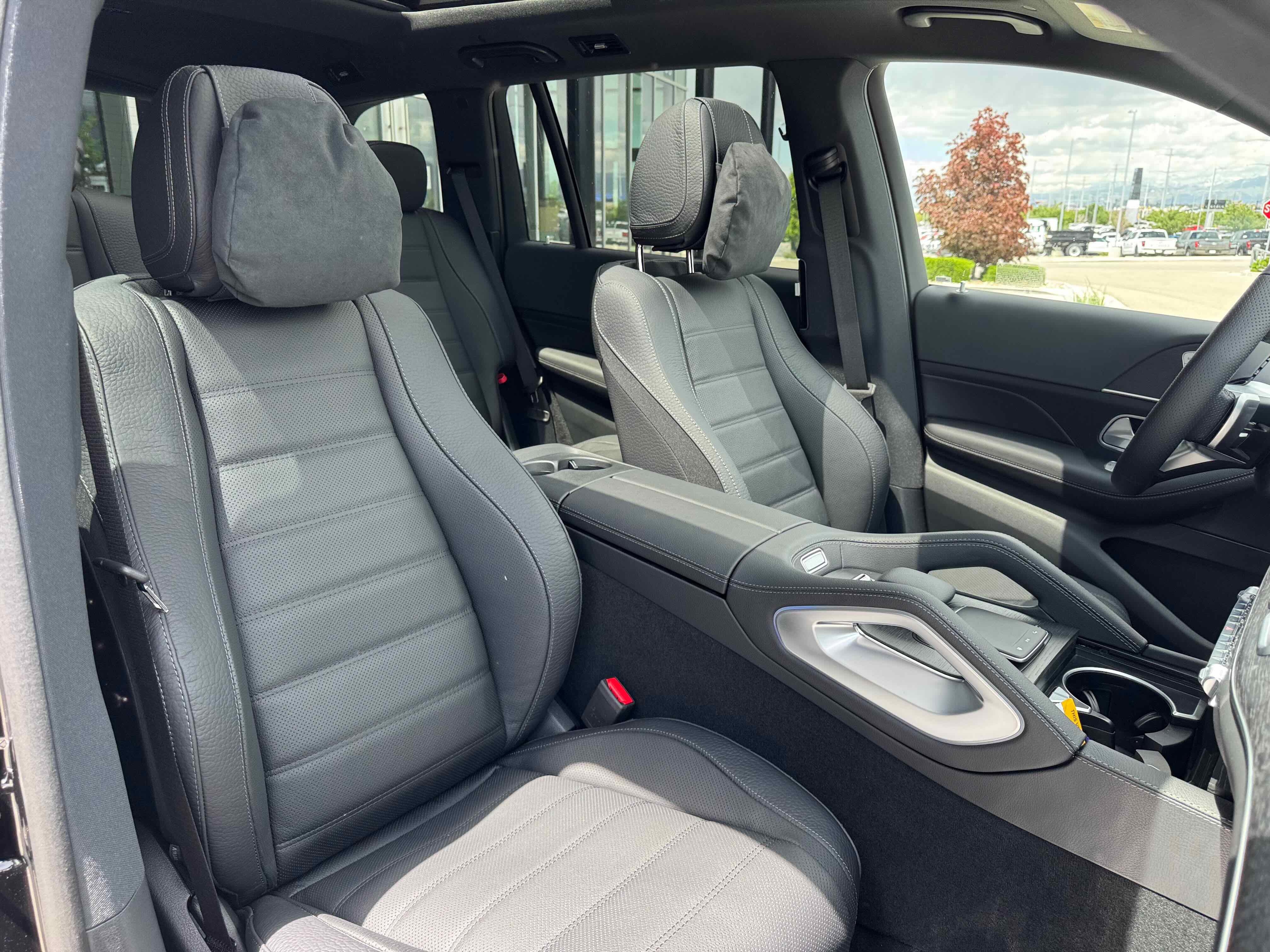 New 2025 Mercedes-Benz GLS 580 4MATIC image 32