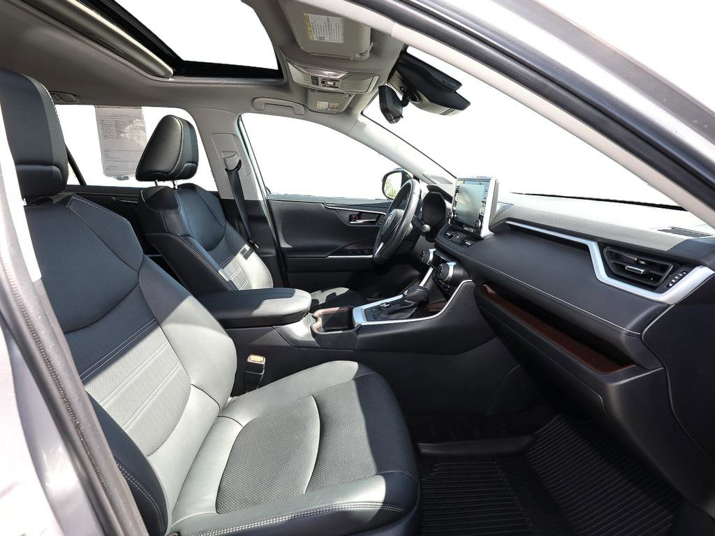 Used 2022 Toyota RAV4 Limited AWD/4WD image 21
