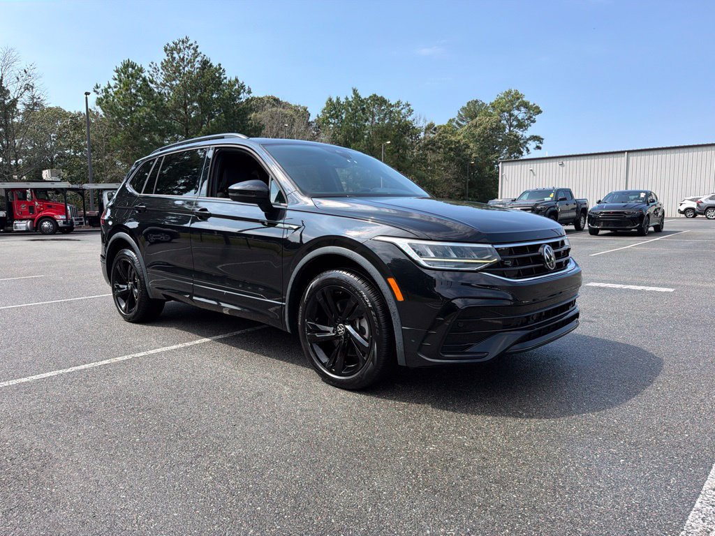 Used 2023 Volkswagen Tiguan SE R-Line FWD image 4