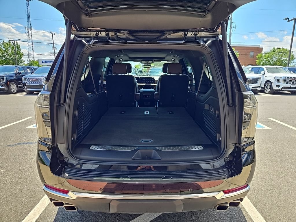 Used 2025 Chevrolet Suburban High Country AWD/4WD image 61